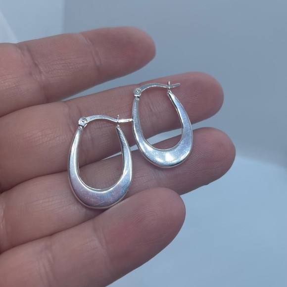 Sterling silver oval hoop earrings - Picture 3 of 6